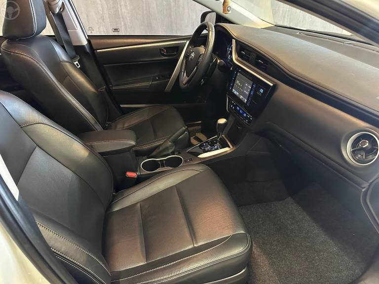 TOYOTA - COROLLA 2.0 XEI 16V FLEX 4P AUTOMÁTICO - 2018/2019 - BRANCA - R$ 110.900,00