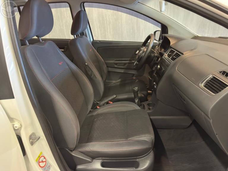 VOLKSWAGEN - CROSSFOX 1.6 MI FLEX 8V 4P MANUAL - 2012/2013 - BRANCA - R$ 48.900,00