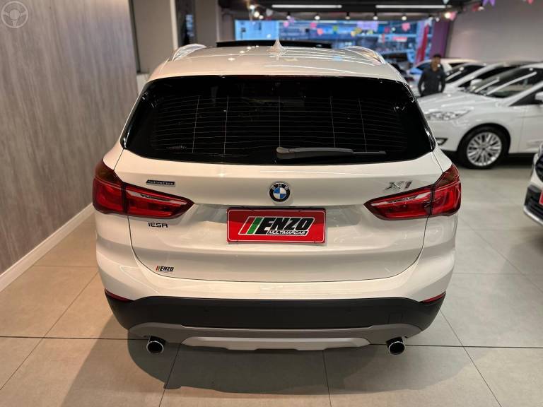 BMW - X1 2.0 16V TURBO ACTIVEFLEX SDRIVE20I X-LINE 4P AUTOMÁTICO - 2017/2018 - BRANCA - R$ 137.900,00