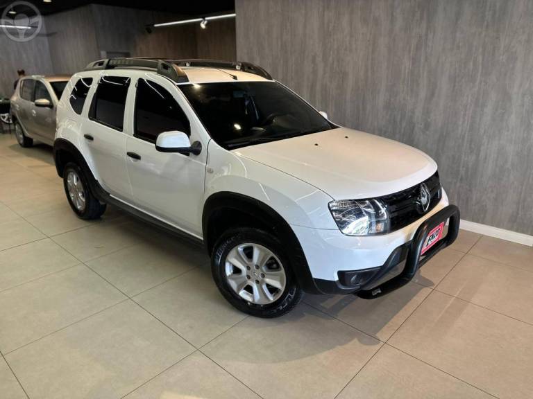 RENAULT - DUSTER 1.6 EXPRESSION 4X2 16V FLEX 4P MANUAL - 2016/2017 - BRANCA - R$ 65.900,00