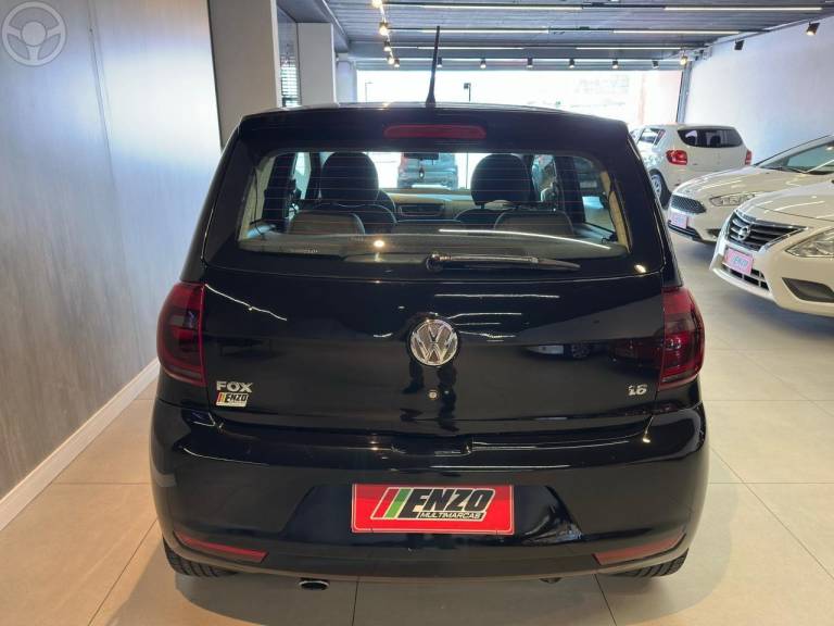 VOLKSWAGEN - FOX 1.6 MI PRIME 8V FLEX 4P MANUAL - 2012/2013 - PRETA - R$ 43.900,00