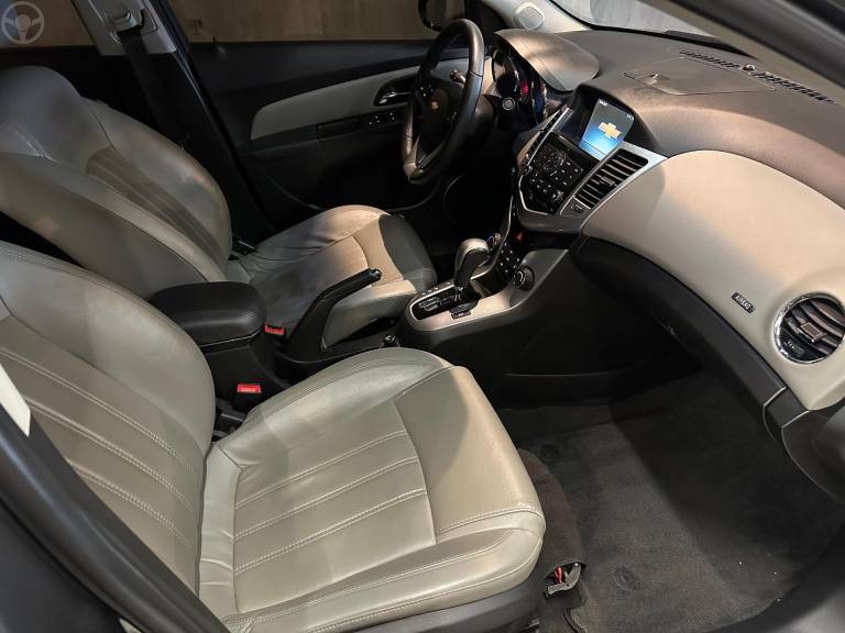 CHEVROLET - CRUZE 1.8 LTZ SPORT6 16V FLEX 4P AUTOMÁTICO - 2013/2013 - CINZA - R$ 63.900,00