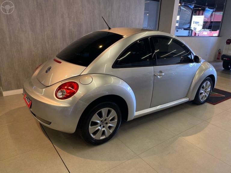 VOLKSWAGEN - NEW BEETLE 2.0 MI 8V 2P MANUAL - 2006/2007 - PRATA - R$ 37.900,00