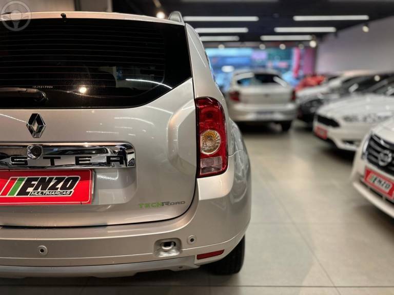 RENAULT - DUSTER 2.0 TECH ROAD 4X2 16V FLEX 4P AUTOMÁTICO - 2013/2014 - PRATA - R$ 55.900,00