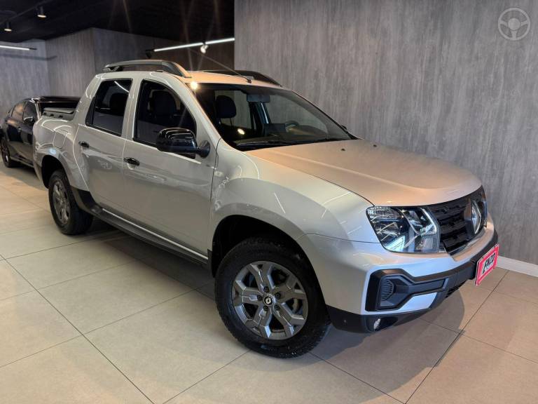 RENAULT - OROCH 1.6 16V SCE INTENSE FLEX 4P MANUAL - 2022/2023 - PRATA - R$ 91.900,00