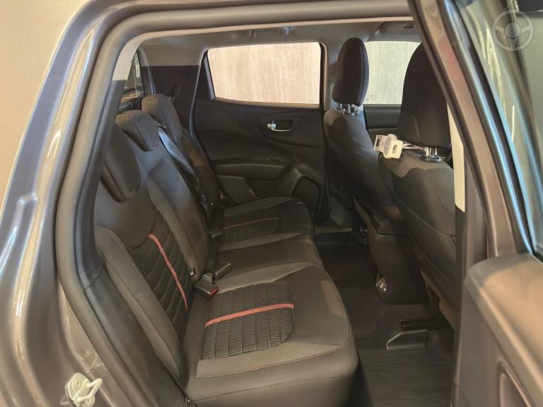 FIAT - TORO 2.0 16V TURBO DIESEL FREEDOM 4WD AT9 AUTOMÁTICO - 2019/2020 - CINZA - R$ 107.900,00