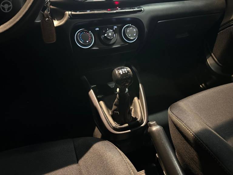 FIAT - ARGO 1.3 FIREFLY TREKKING FLEX 4P MANUAL - 2022/2022 - VERMELHA - R$ 75.900,00