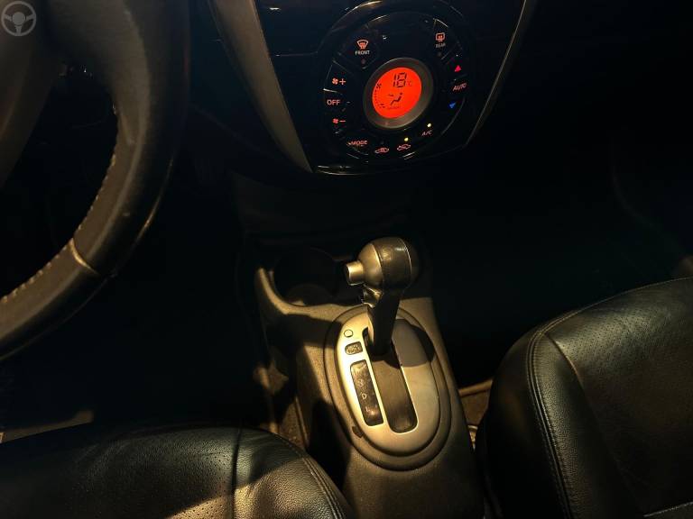 NISSAN - VERSA 1.6 16V FLEX UNIQUE 4P XTRONIC - 2017/2018 - BRANCA - R$ 63.900,00