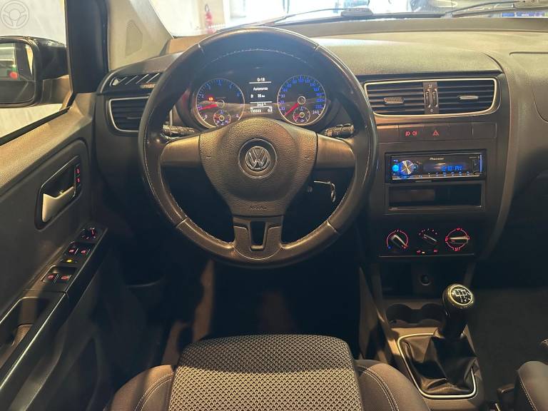 VOLKSWAGEN - SPACEFOX 1.6 MI SPORTLINE 8V FLEX 4P MANUAL - 2010/2011 - PRETA - R$ 38.900,00