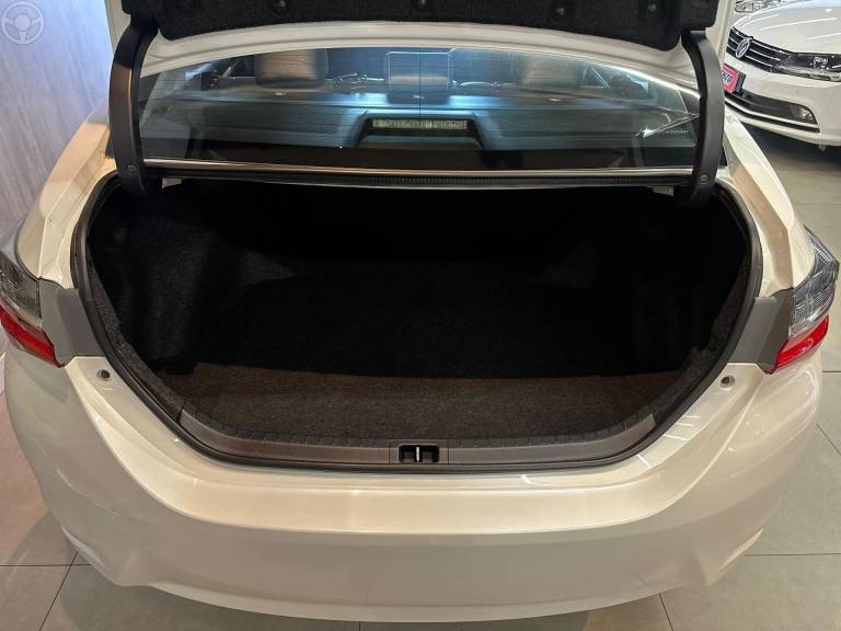 TOYOTA - COROLLA 2.0 XEI 16V FLEX 4P AUTOMÁTICO - 2018/2019 - BRANCA - R$ 109.900,00