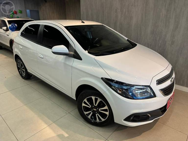 CHEVROLET - ONIX 1.4 MPFI LTZ 8V FLEX 4P AUTOMÁTICO - 2014/2015 - BRANCA - R$ 59.900,00