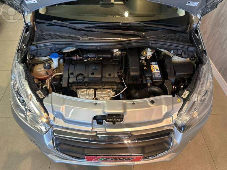 PEUGEOT - 208 1.6 GRIFFE 16V FLEX 4P MANUAL - 2014/2014 - PRATA - R$ 42.900,00