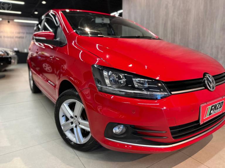 VOLKSWAGEN - FOX 1.6 COMFORTLINE 8V FLEX 4P MANUAL - 2015/2016 - VERMELHA - R$ 49.900,00
