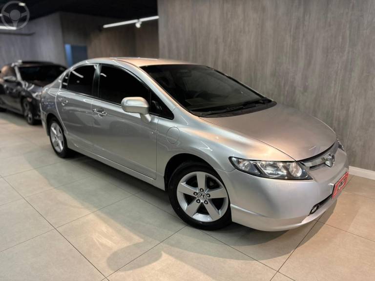 HONDA - CIVIC 1.8 LXS 16V FLEX 4P MANUAL - 2008/2008 - PRATA - R$ 48.900,00