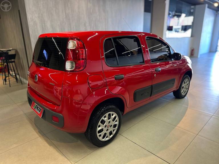 FIAT - UNO 1.0 EVO VIVACE 8V FLEX 4P MANUAL - 2012/2013 - VERMELHA - R$ 31.900,00