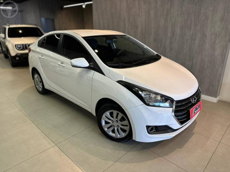 HYUNDAI - HB20S 1.0 COMFORT PLUS 12V TURBO FLEX 4P MANUAL - 2017/2018 - BRANCA - R$ 58.900,00