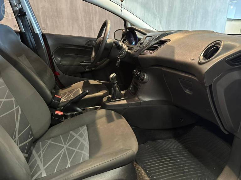 FORD - FIESTA 1.5 S HATCH 16V FLEX 4P MANUAL - 2013/2014 - VERMELHA - R$ 41.900,00