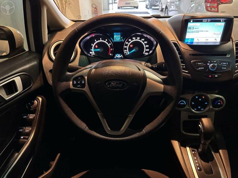 FORD - FIESTA 1.6 SEL HATCH 16V FLEX 4P AUTOMÁTICO - 2018/2018 - BRANCA - R$ 62.900,00
