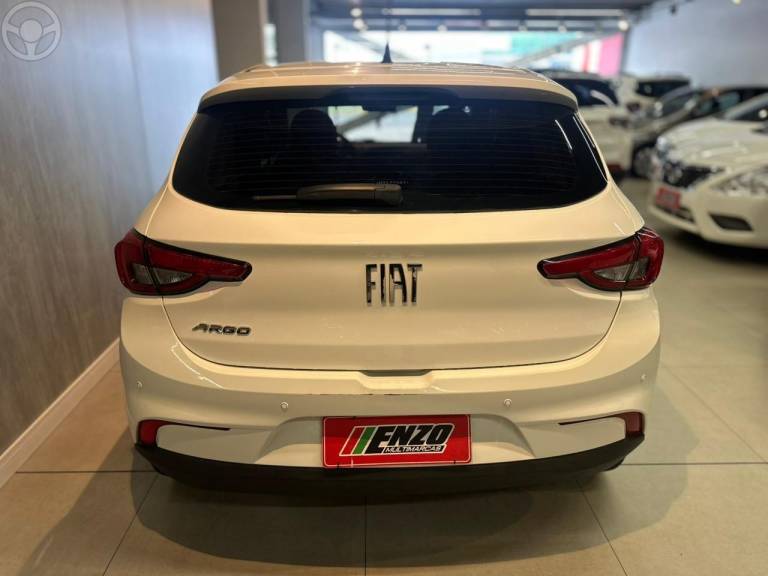 FIAT - ARGO 1.0 FIREFLY FLEX 4P MANUAL - 2021/2022 - BRANCA - R$ 54.900,00