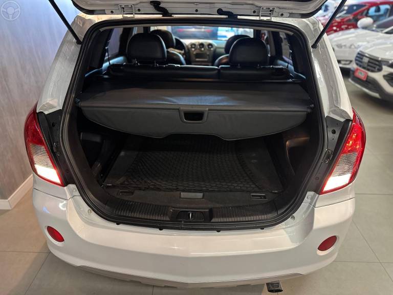 CHEVROLET - CAPTIVA 2.4 FWD SPORT 16V 4P AUTOMÁTICO - 2015/2015 - BRANCA - R$ 59.900,00