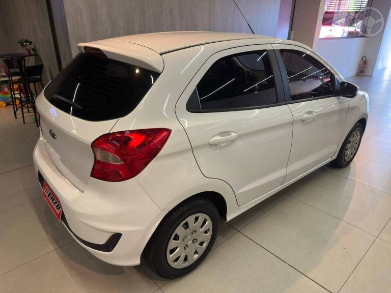FORD - KA 1.0 SE PLUS 12V FLEX 4P MANUAL - 2018/2019 - BRANCA - R$ 48.900,00
