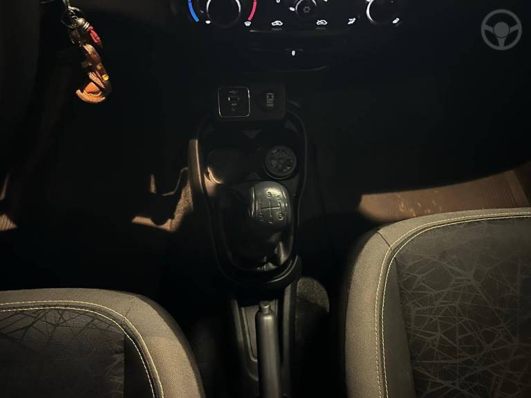 FIAT - MOBI 1.0 TREKKING 8V FLEX 4P MANUAL - 2024/2024 - CINZA - R$ 64.900,00