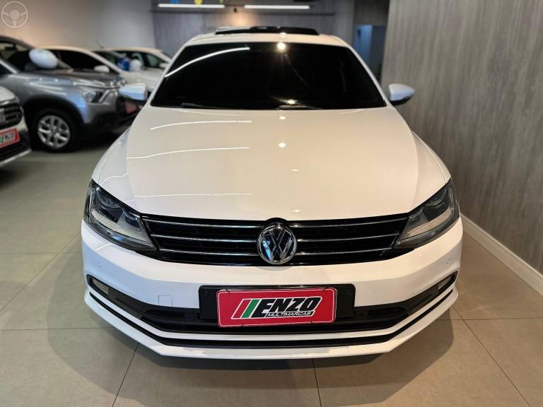 VOLKSWAGEN - JETTA 2.0 TSI HIGHLINE 211CV 4P TIPTRONIC - 2017/2017 - BRANCA - R$ 110.900,00