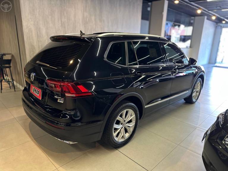 VOLKSWAGEN - TIGUAN 1.4 ALLSPACE COMFORT 250 TSI FLEX 4P - 2019/2020 - PRETA - R$ 134.900,00