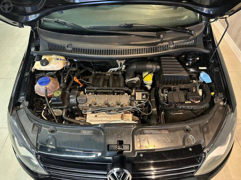 VOLKSWAGEN - SPACEFOX 1.6 MI SPORTLINE 8V FLEX 4P MANUAL - 2010/2011 - PRETA - R$ 38.900,00