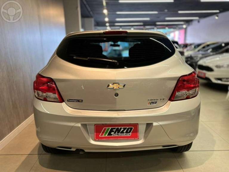 CHEVROLET - ONIX 1.0 MPFI LT 8V FLEX 4P MANUAL - 2016/2016 - PRATA - R$ 47.900,00