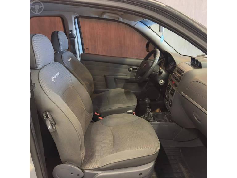 FIAT - STRADA 1.8 MPI ADVENTURE CD 8V FLEX 2P MANUAL - 2011/2012 - PRATA - R$ 55.900,00