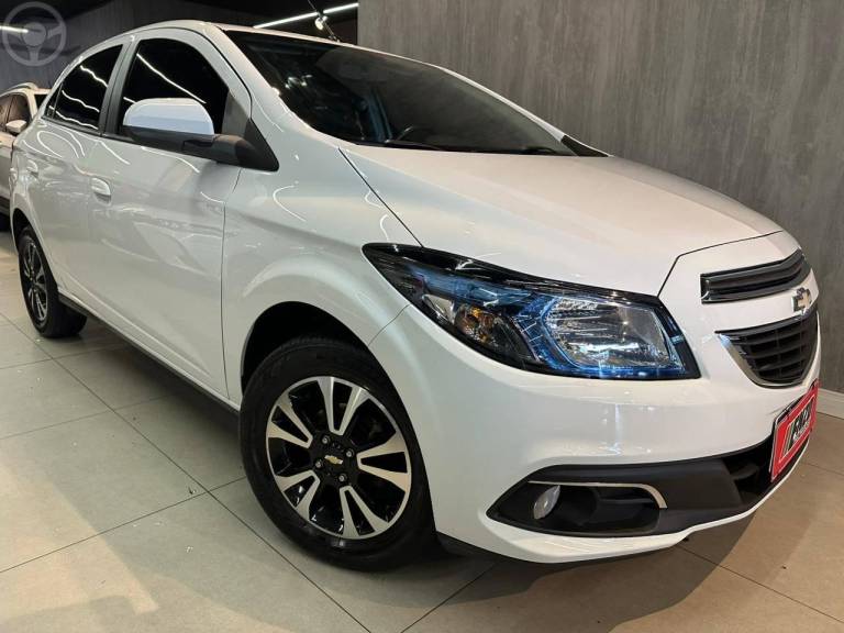 CHEVROLET - ONIX 1.4 MPFI LTZ 8V FLEX 4P AUTOMÁTICO - 2014/2015 - BRANCA - R$ 59.900,00