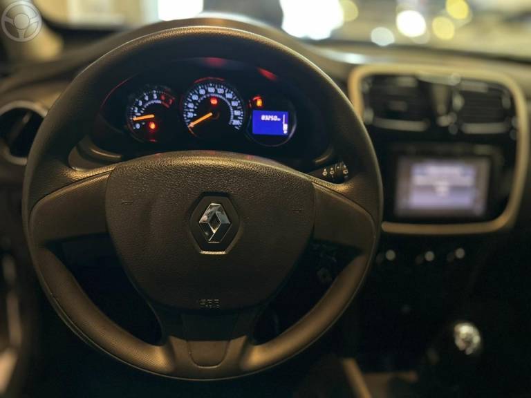 RENAULT - SANDERO 1.6 EXPRESSION 16V FLEX 4P MANUAL - 2016/2017 - PRATA - R$ 46.900,00