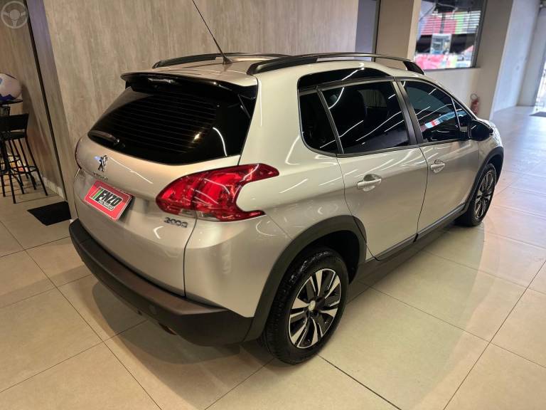 PEUGEOT - 2008 1.6 16V FLEX GRIFFE 4P AUTOMÁTICO - 2019/2020 - PRATA - R$ 82.900,00