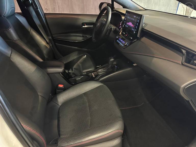 TOYOTA - COROLLA 2.0 GR SPORT 16V FLEX 4P AUTOMÁTICO - 2021/2022 - BRANCA - R$ 140.900,00
