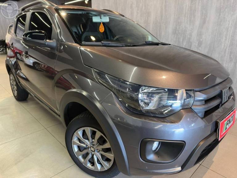 FIAT - MOBI 1.0 TREKKING 8V FLEX 4P MANUAL - 2024/2024 - CINZA - R$ 64.900,00