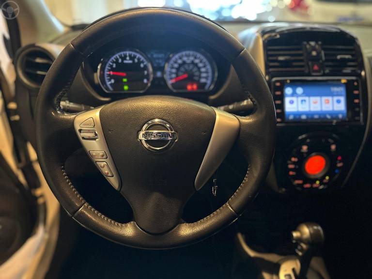 NISSAN - VERSA 1.6 16V FLEX UNIQUE 4P XTRONIC - 2017/2018 - BRANCA - R$ 63.900,00