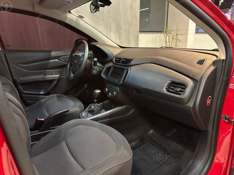CHEVROLET - ONIX 1.4 MPFI LTZ 8V FLEX 4P MANUAL - 2013/2014 - VERMELHA - R$ 52.900,00