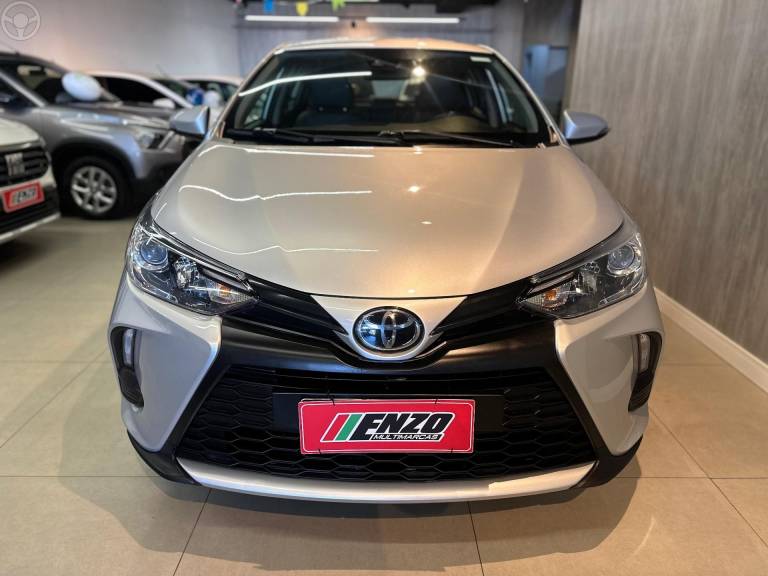 TOYOTA - YARIS 1.5 XS SEDAN 16V FLEX 4P AUTOMÁTICO - 2022/2023 - PRATA - R$ 95.900,00