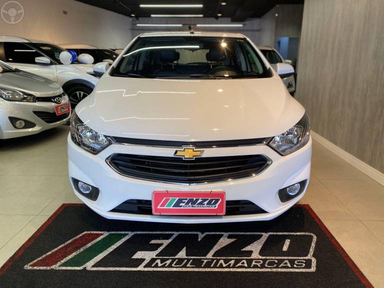 CHEVROLET - ONIX 1.4 MPFI LTZ 8V FLEX 4P MANUAL - 2017/2018 - BRANCA - R$ 65.900,00