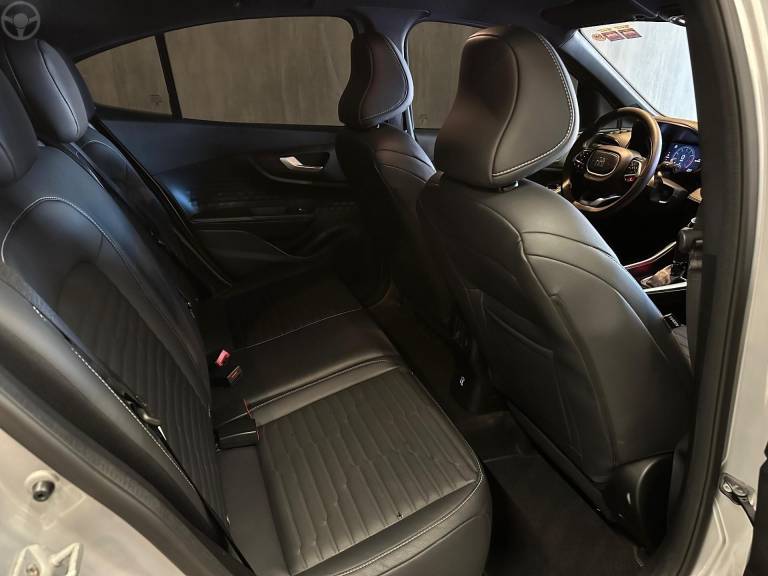 FIAT - FASTBACK 1.3 LIMITED EDITION 270 TURBO FLEX 4P AUTOMÁTICO - 2023/2024 - PRATA - R$ 126.900,00