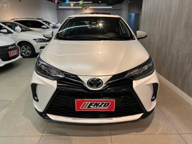 TOYOTA - YARIS 1.5 XLS SEDAN 16V FLEX 4P AUTOMÁTICO - 2022/2023 - BRANCA - R$ 104.900,00