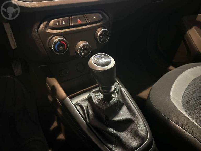 CHEVROLET - ONIX 1.0 MPFI LT 8V FLEX 4P MANUAL - 2016/2016 - PRATA - R$ 47.900,00