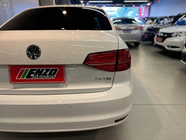 VOLKSWAGEN - JETTA 2.0 TSI HIGHLINE 211CV 4P TIPTRONIC - 2017/2017 - BRANCA - R$ 110.900,00