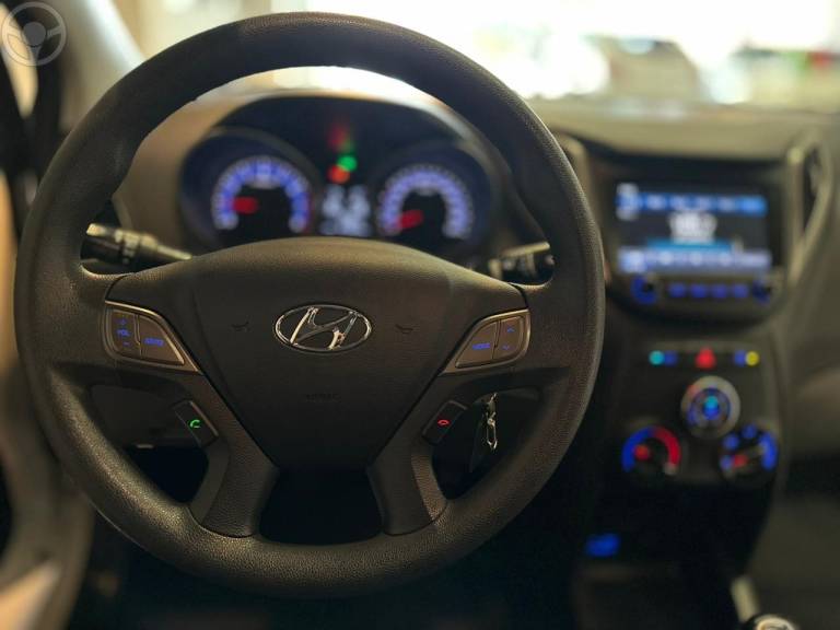 HYUNDAI - HB20S 1.0 COMFORT PLUS 12V TURBO FLEX 4P MANUAL - 2017/2018 - BRANCA - R$ 58.900,00
