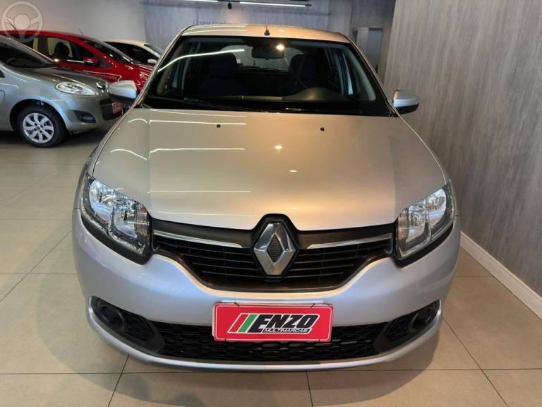 RENAULT - SANDERO 1.6 EXPRESSION 16V FLEX 4P MANUAL - 2016/2017 - PRATA - R$ 46.900,00