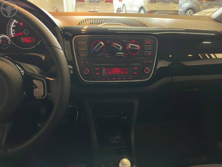 VOLKSWAGEN - UP 1.0 MPI RUN UP 12V FLEX 4P MANUAL - 2016/2017 - PRETA - R$ 47.900,00