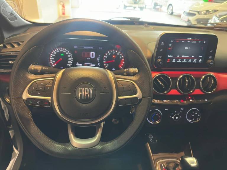 FIAT - ARGO 1.8 E.TORQ FLEX HGT AT6 - 2020/2021 - BRANCA - R$ 83.900,00