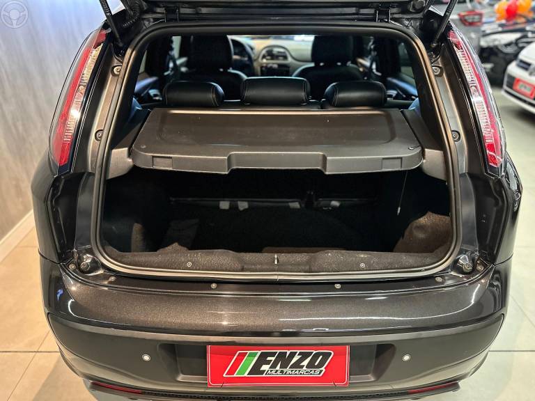 FIAT - PUNTO 1.8 BLACKMOTION 16V FLEX 4P AUTOMATIZADO - 2015/2016 - PRETA - R$ 51.900,00