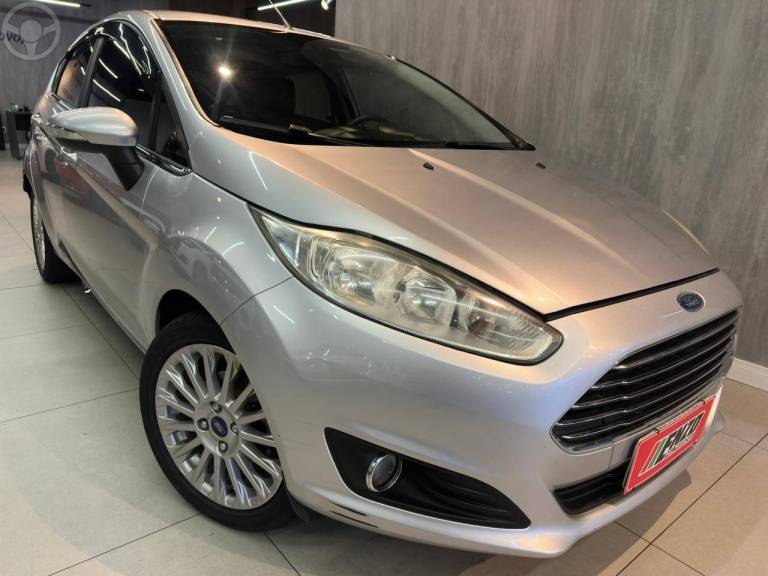 FORD - FIESTA 1.6 TITANIUM HATCH 16V FLEX 4P AUTOMÁTICO - 2014/2015 - PRATA - R$ 46.900,00
